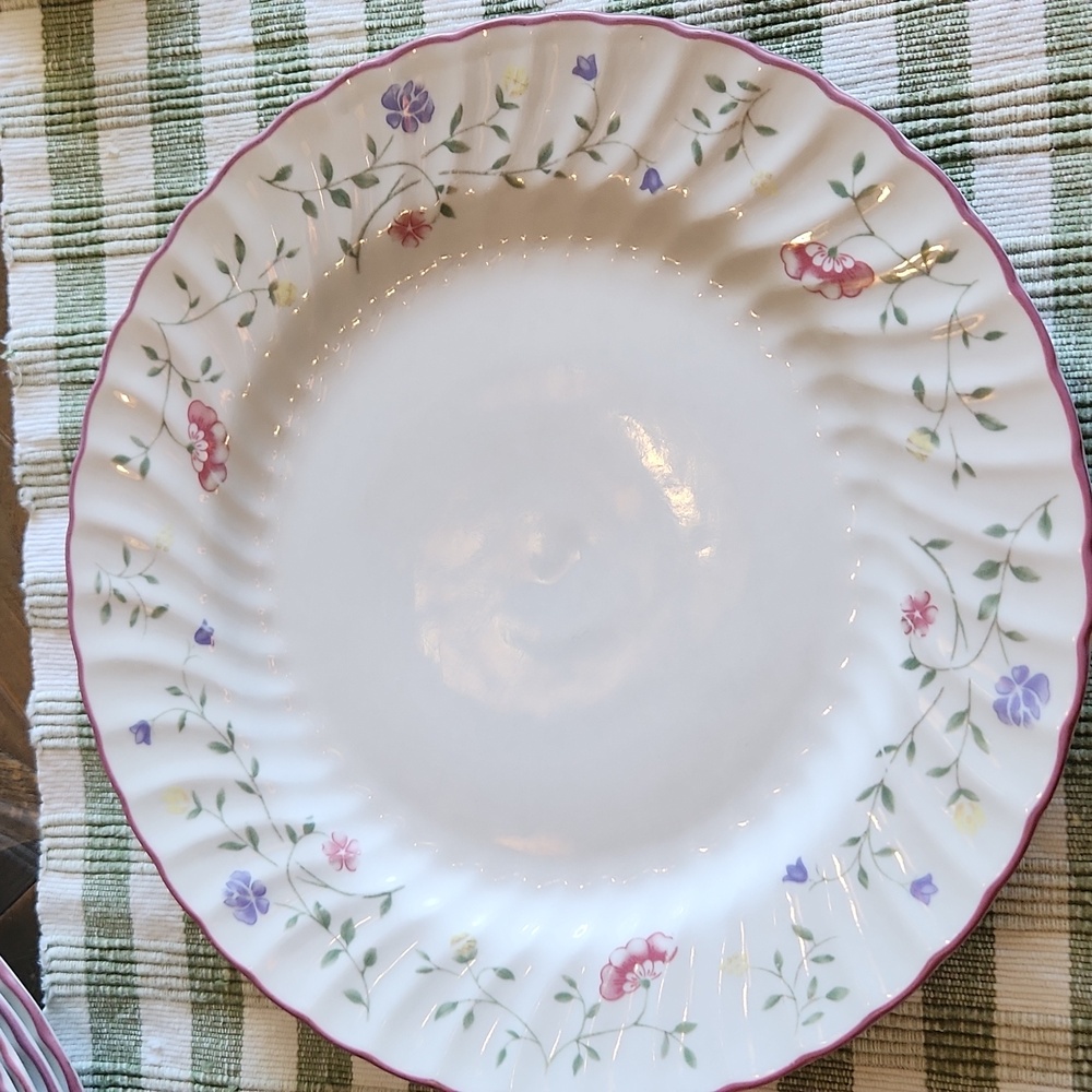 Summer Chintz Pattern Dinner Plates By Johnson Bros. England Ceramic Floral - Picture 9 of 11